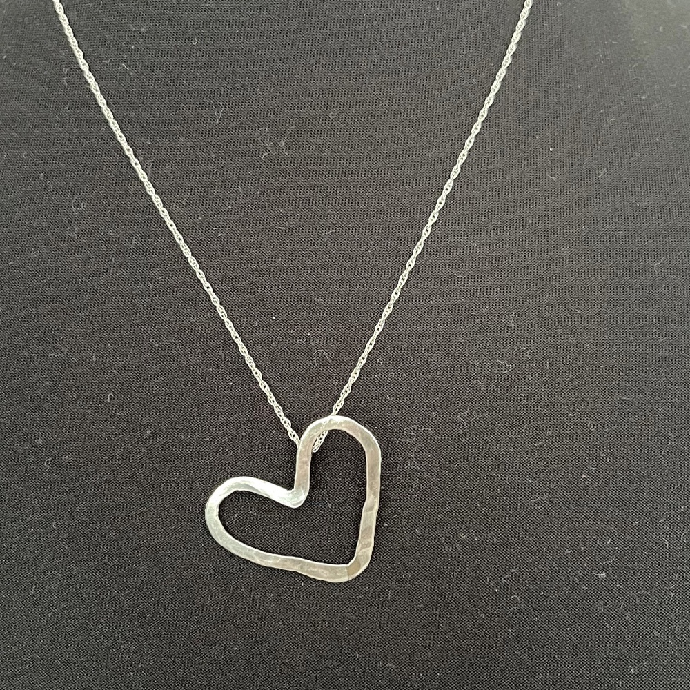 HEART PENDANT ON SILVER CHAIN